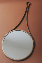 Load image into Gallery viewer, Oglindă rotundă cu ramă din metal