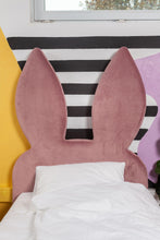 Load image into Gallery viewer, Pat tapițat “Sleepy Bunny”
