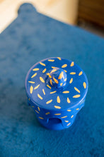 Load image into Gallery viewer, Lumânare “Bonbons” cu recipient din ceramică